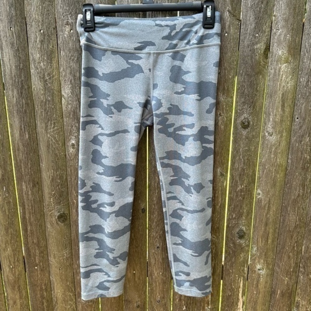 Athleta Girl Chit Chat Capri Leggings in Camo Lux‎ Dark Grey (Size XXL/16)